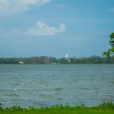 Lake Scape Yala Safari Inn Tissamaharama Exterior foto