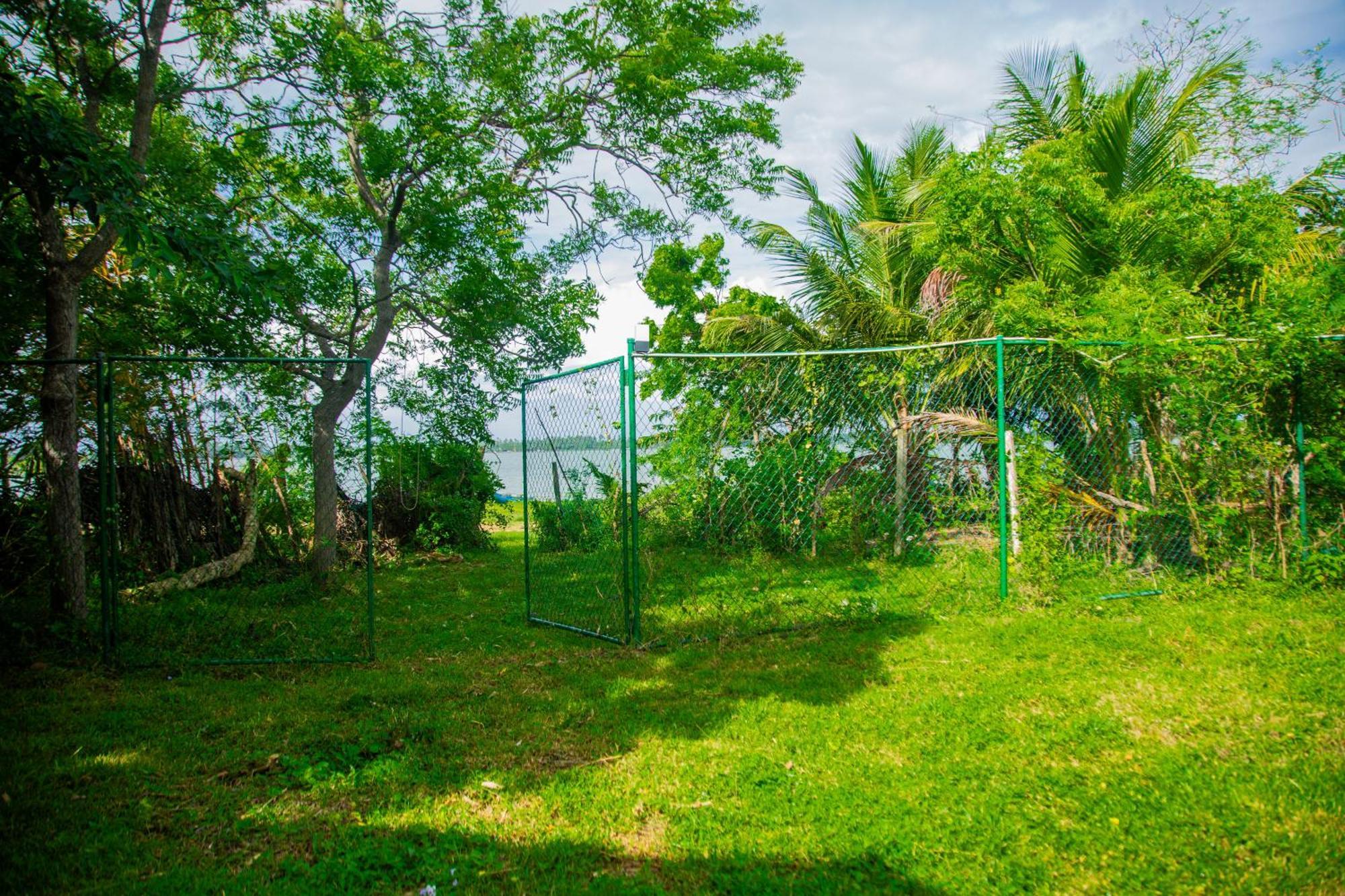 Lake Scape Yala Safari Inn Tissamaharama Exterior foto